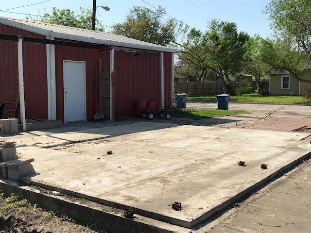 702 Douglas - Photo 1