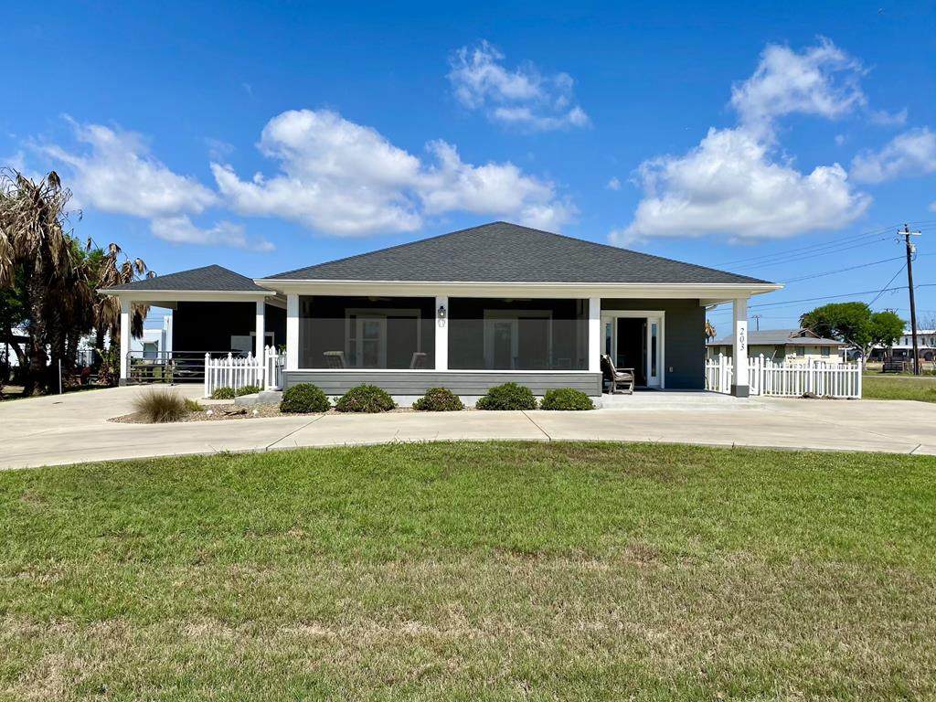 203 Live Oak - Photo 1
