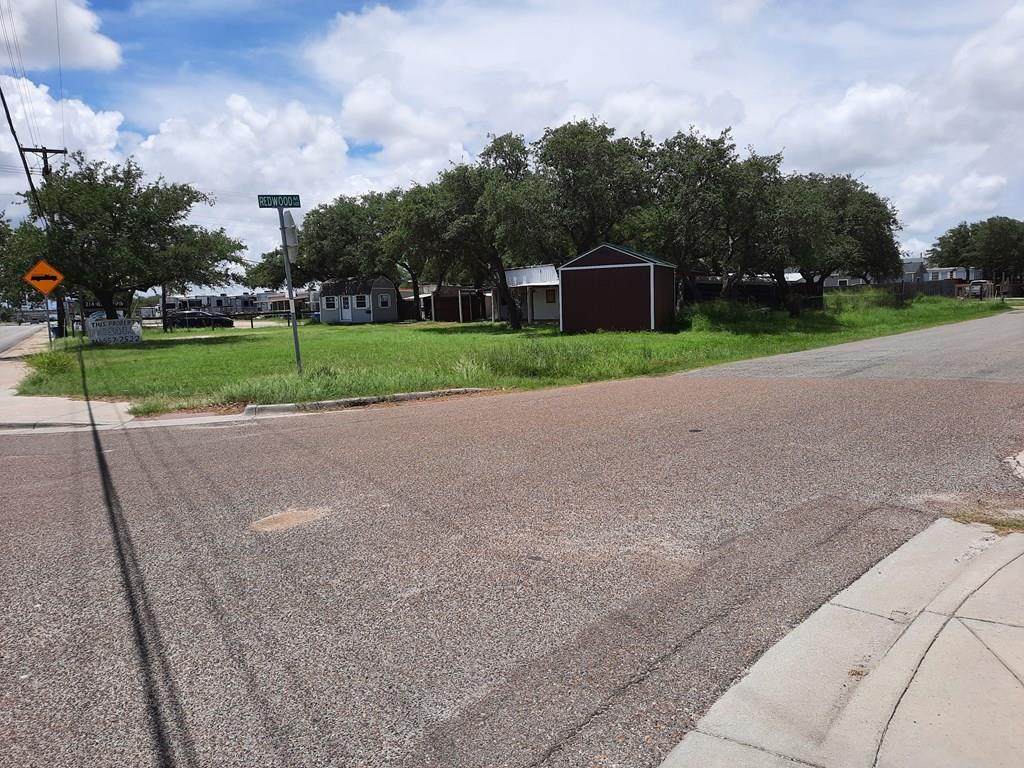 1402 Market St - Photo 1
