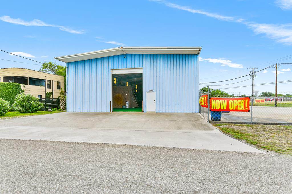 2530 Fifth St - Photo 1
