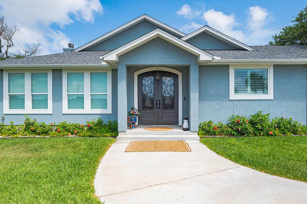 204 S Live Oak Street - Photo 1