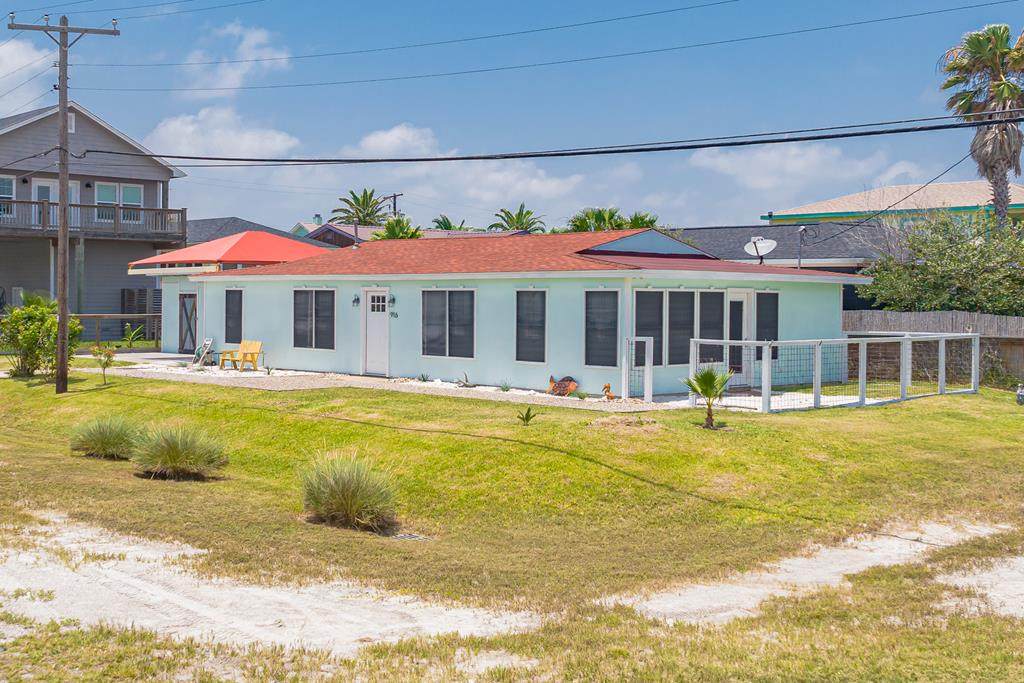 916 Hackberry - Photo 1