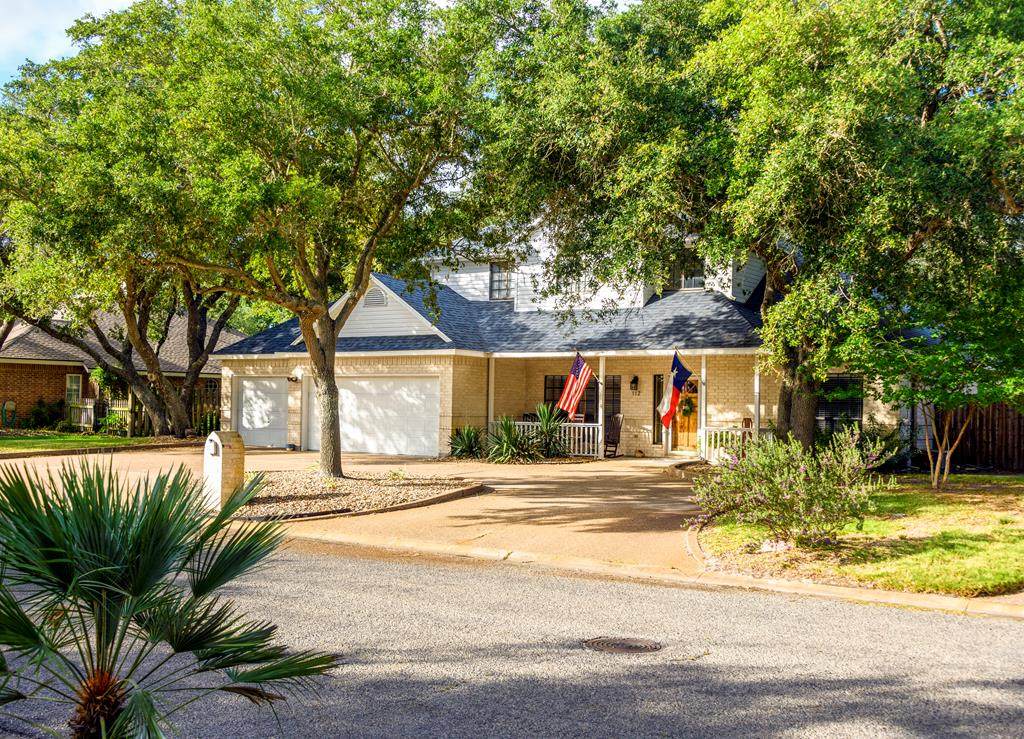 112 Royal Oaks - Photo 1