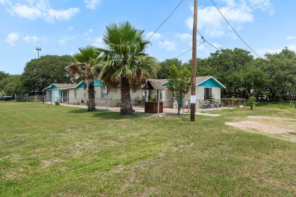 627 Fuqua - Photo 1