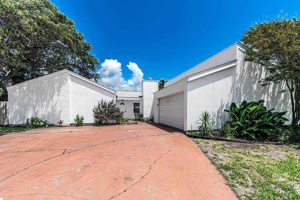 2406 Lakeview Dr - Photo 1