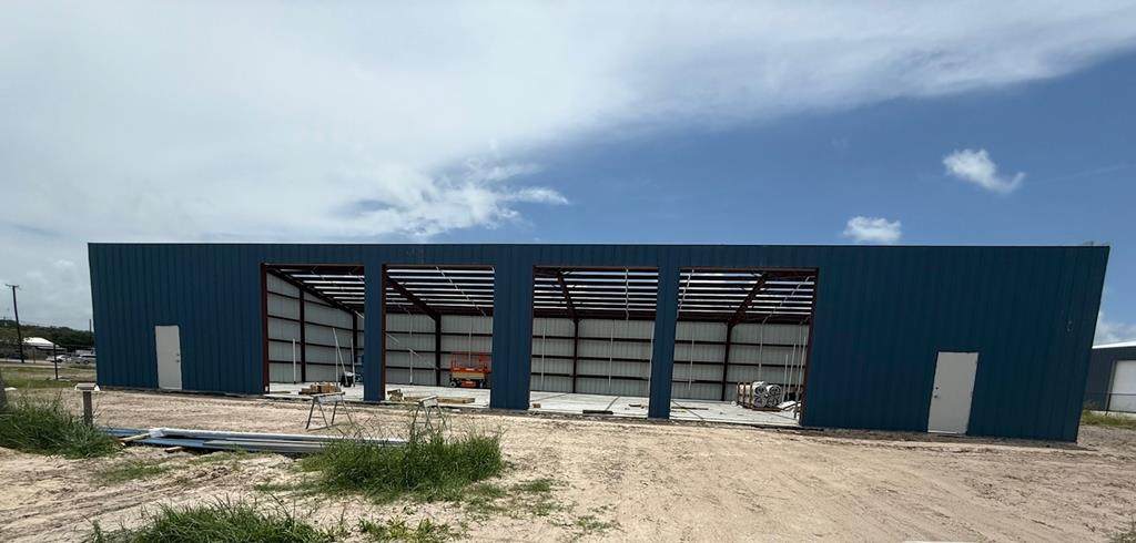 916 Fuqua - Photo 1