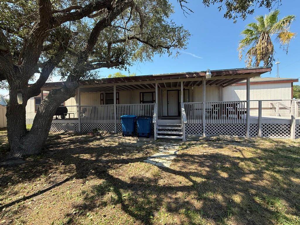 209 Doughty - Photo 1