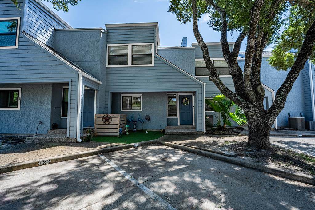 209 Forest Hills - Photo 1