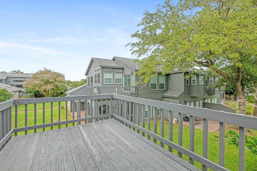 210 Oak Bay St - Photo 1