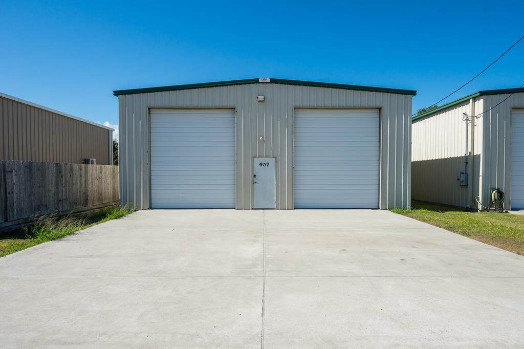 407 Tenth St - Photo 1