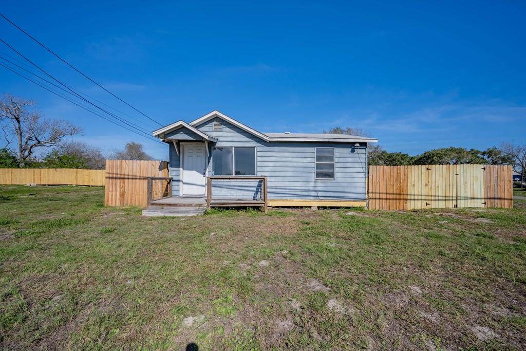 418 North St - Photo 1