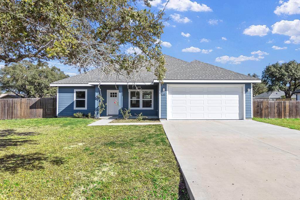 930 Redwood Ave - Photo 1