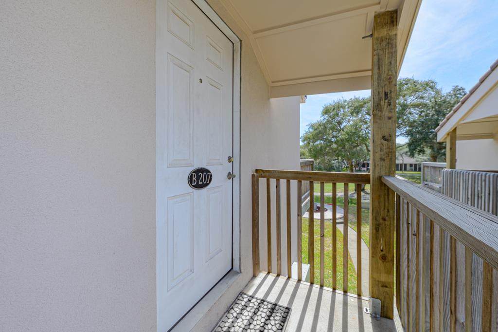 221 Marion Dr - Photo 1