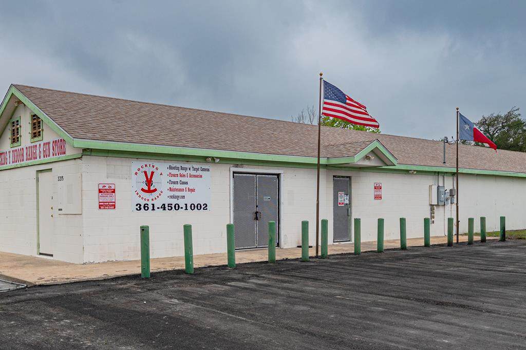 3215 Texas 35 - Photo 1