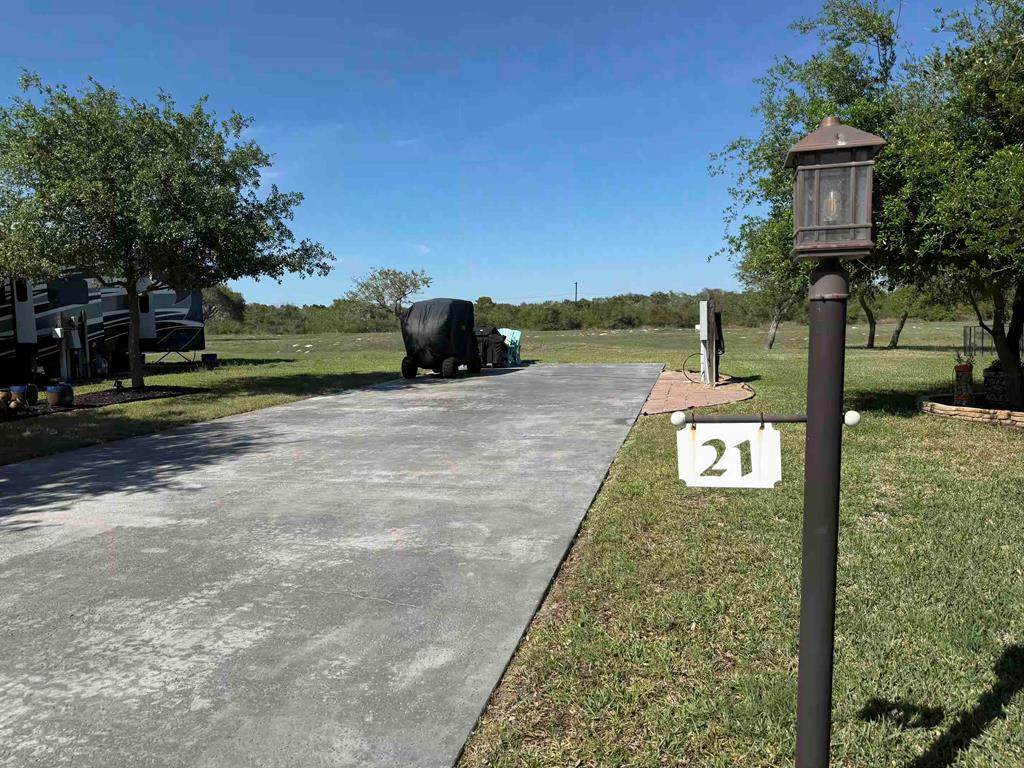 21 Augusta Cir - Photo 1