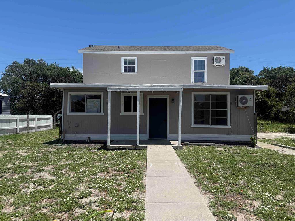 215 11TH ST - Photo 1
