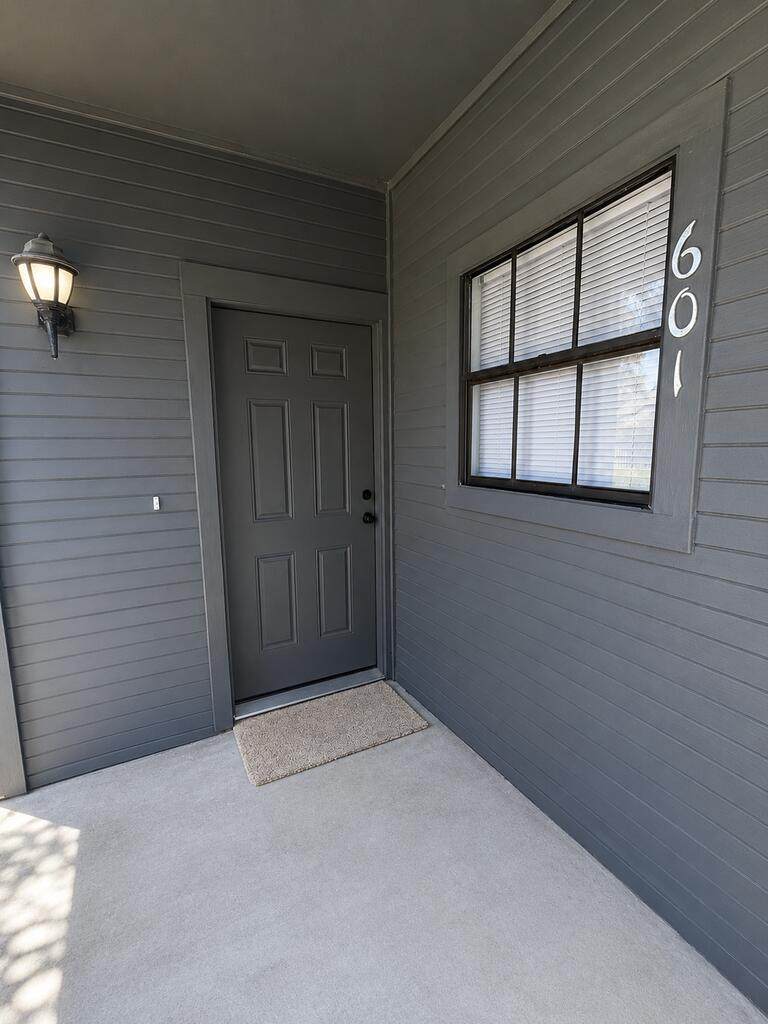 210 Oak Bay - Photo 1