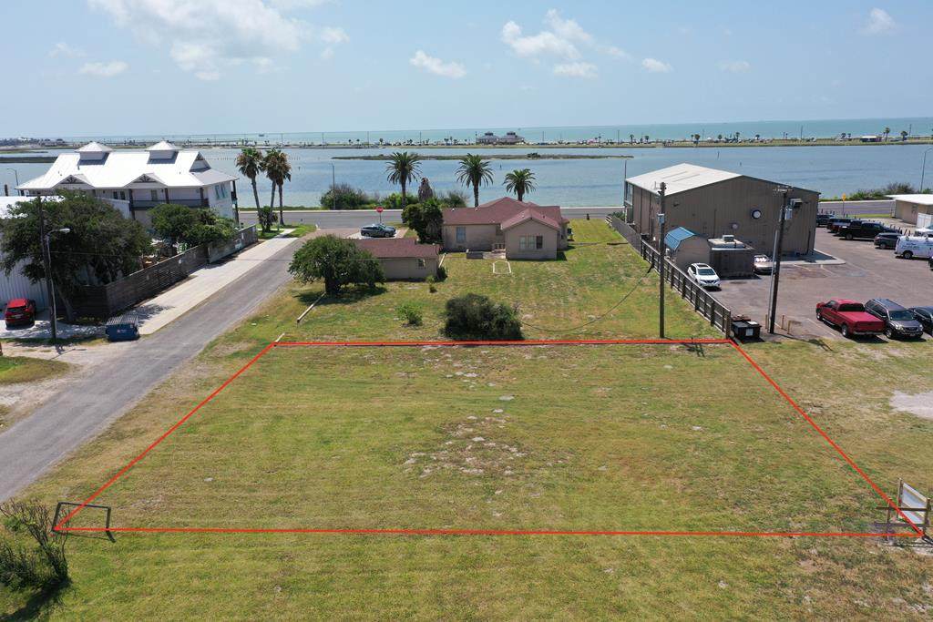 1609 Victoria Ave - Photo 1