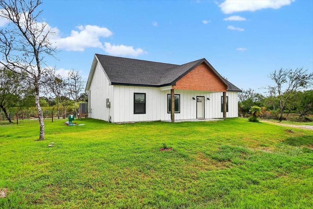 478 Saint Charles Loop - Photo 1