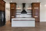1426 Jocelyn Cir - Photo 3