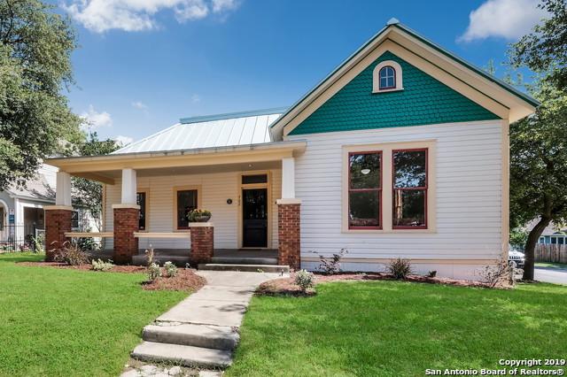 702 Carson St - Photo 1