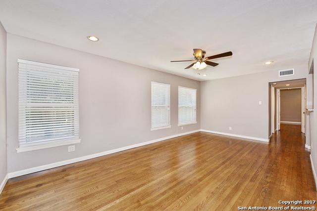 1024 Woodlawn Ave - Photo 1