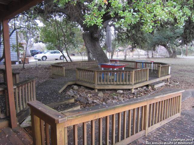 210 Pecan St - Photo 1