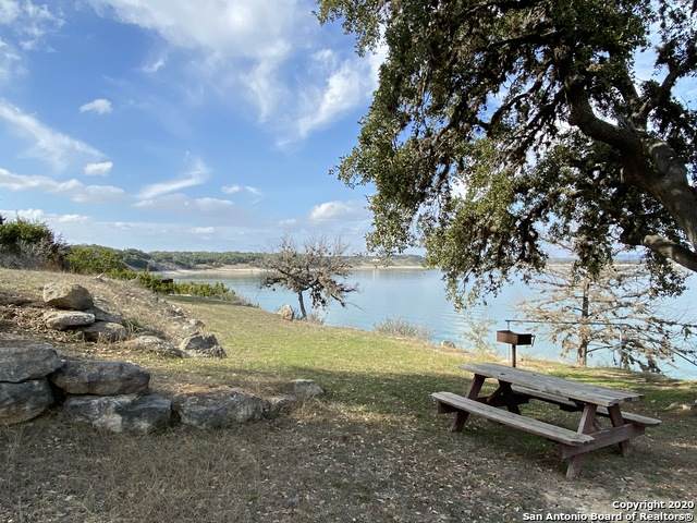 549 Private Road 1505 - Photo 1