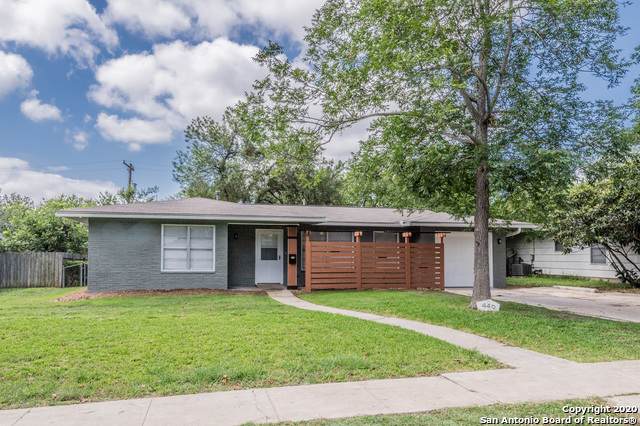 446 Pinewood Ln - Photo 1