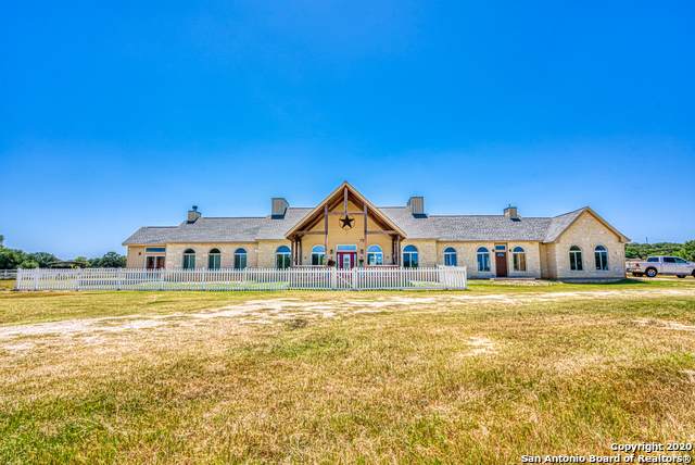 135 Whispering Oaks Dr - Photo 1