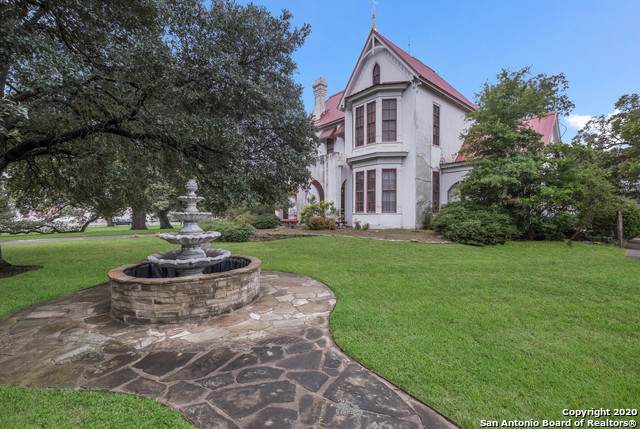 345 Travis St - Photo 1