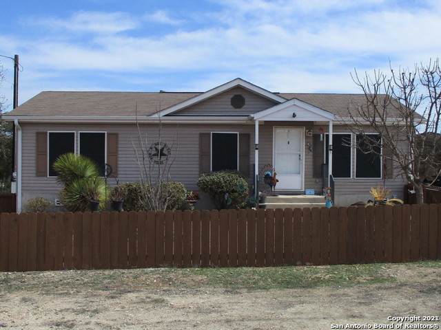 327 Private Road 1509 - Photo 1