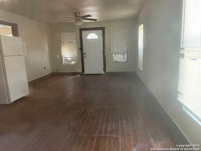 706 Devine Dr - Photo 1