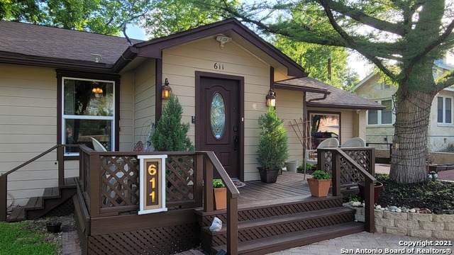 611 11TH ST - Photo 1
