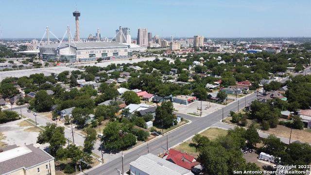 602 Hackberry - Photo 1