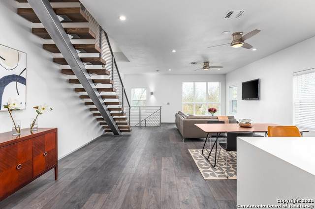 225 Pine St - Photo 1