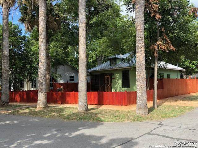 105 Fairbanks Ave - Photo 1