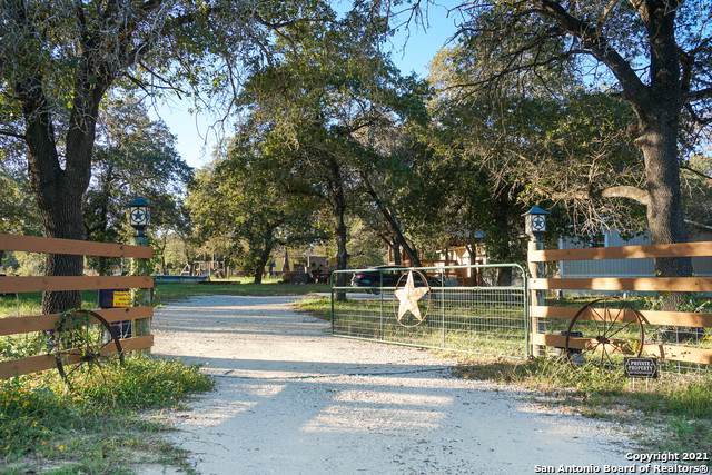 106 Misty Oaks Ln - Photo 1