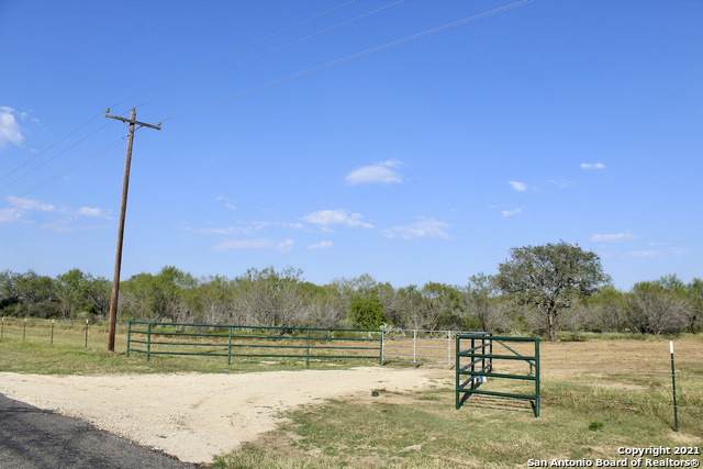 16282 Fm 472 - Photo 1