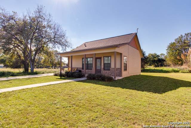 1607 2ND ST - Photo 1
