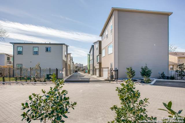 1618 Lawndale Dr Unit 18 - Photo 1