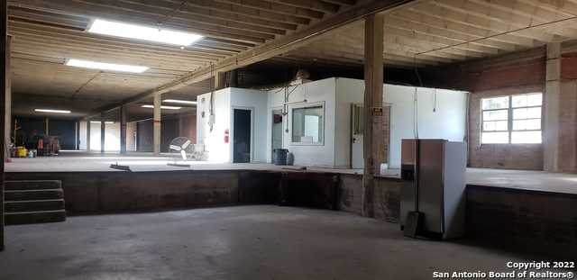 416 E Lachapelle - Photo 1