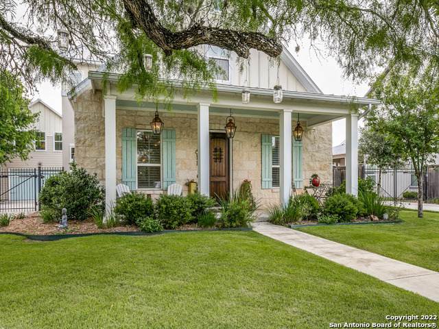 611 Live Oak St - Photo 1