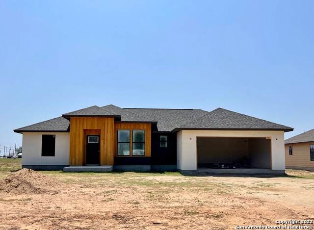 1216 Devine Dr - Photo 1