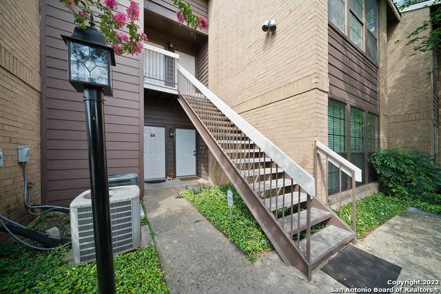 8633 Datapoint Dr - Photo 1