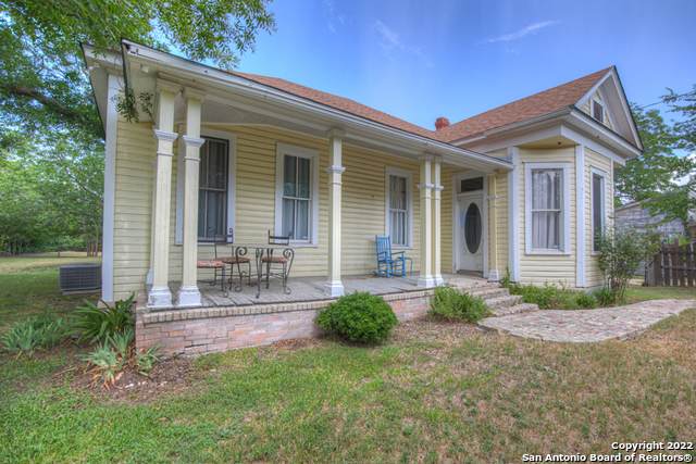 1426 8TH ST - Photo 1