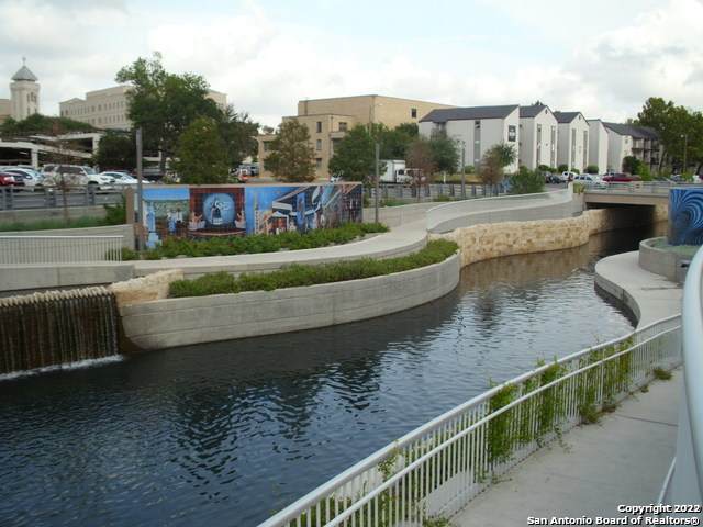 922-926 Laredo - Photo 1