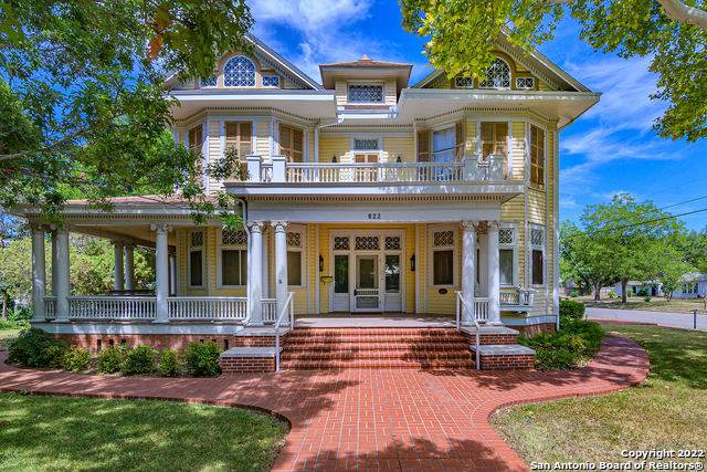 822 Austin St - Photo 1