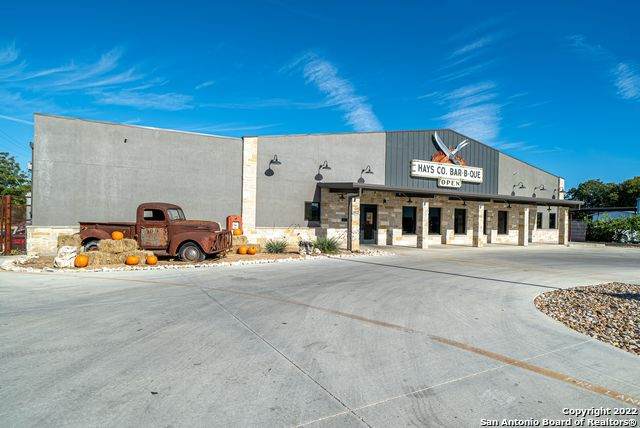 1612 Interstate 35 - Photo 1