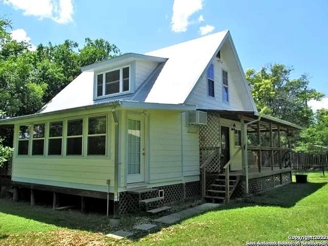 302 Cedar - Photo 1